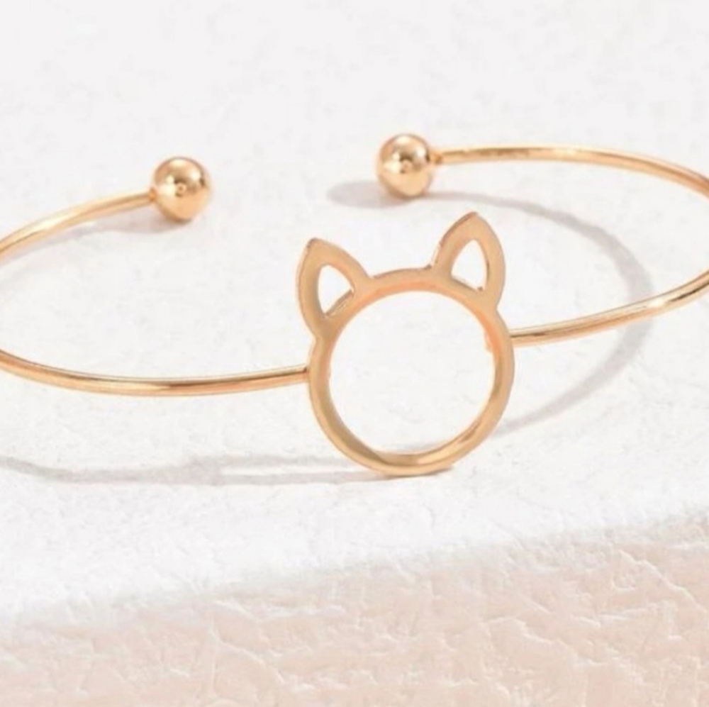 **SALE** Cat Bangle Bracelet. Gold Colored Alloy. Brand New.